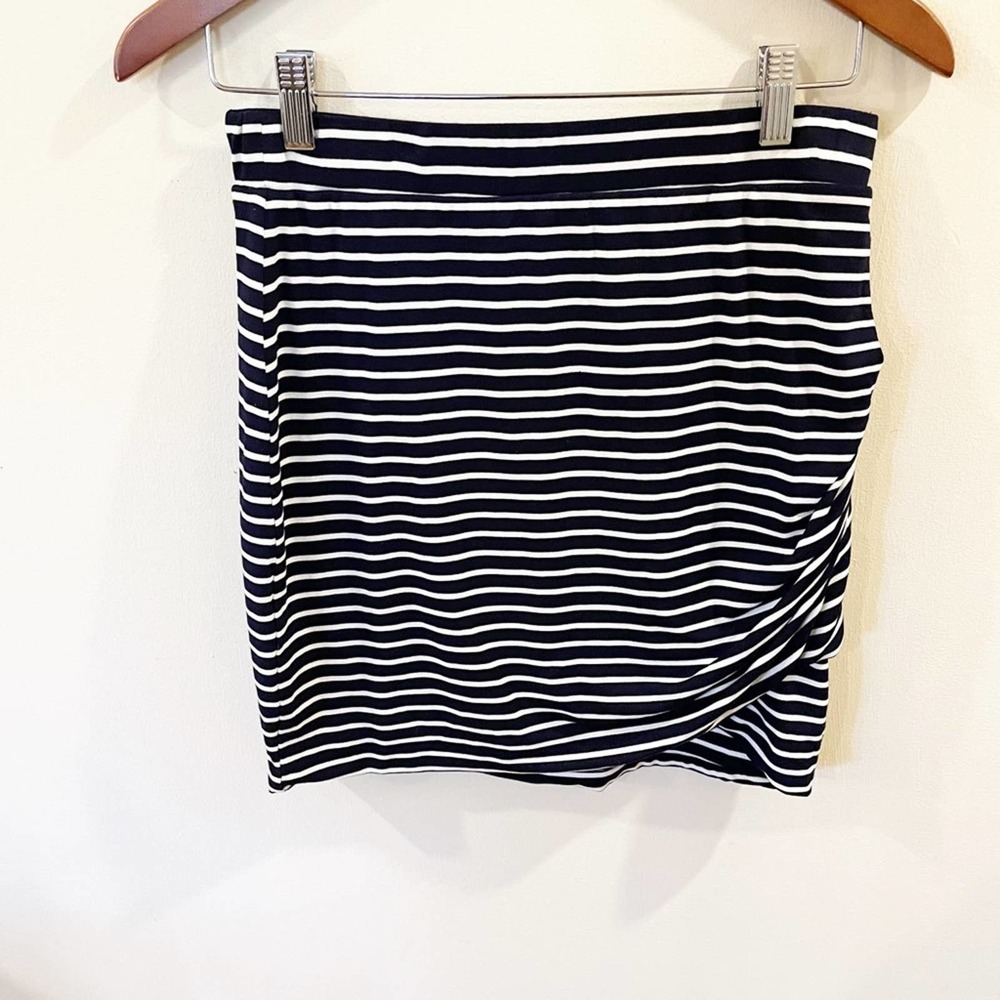 Lovers + Friends Voyage Skirt Striped Size Medium - Picture 11 of 12